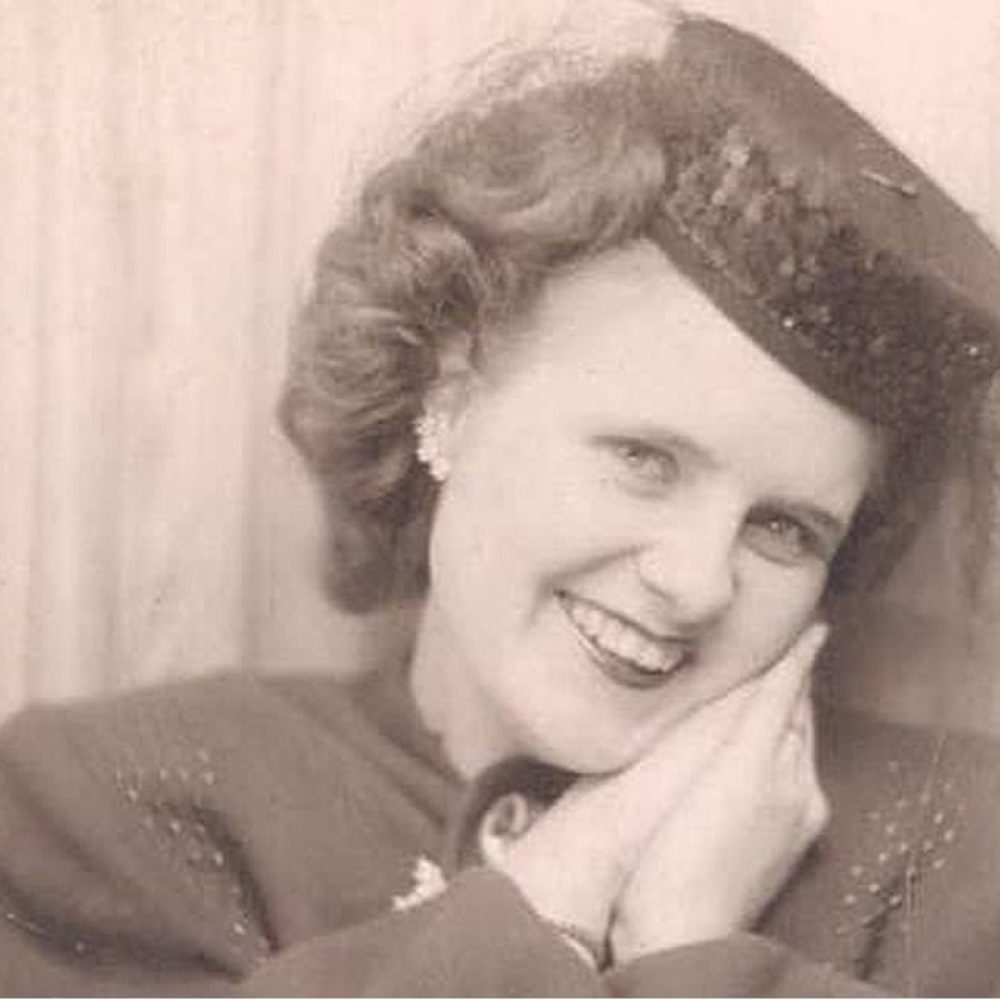 Meet your Posher, Lora